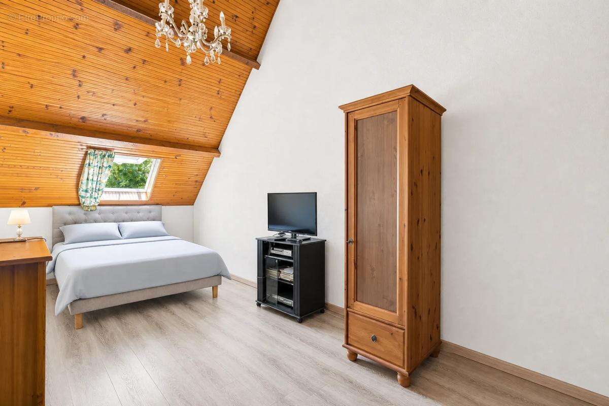 Maison familiale T7 - 125 m² - Haut Montmorency - photo 5