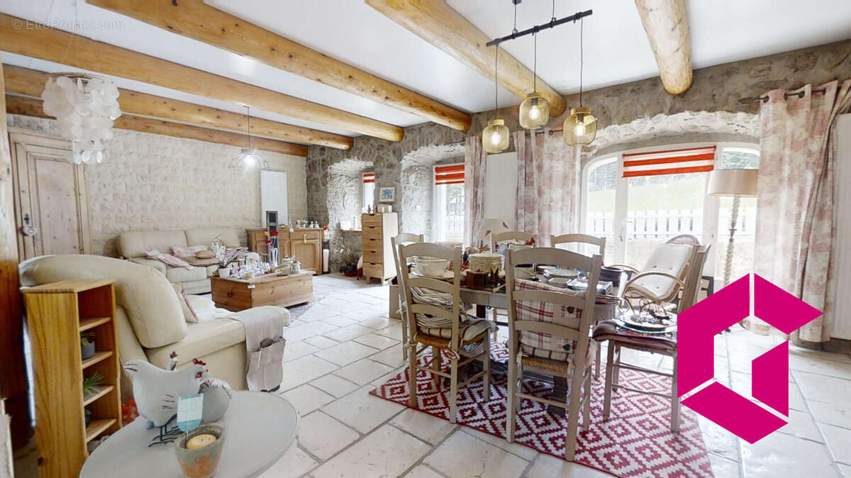 Maison à SAINT-JEURES