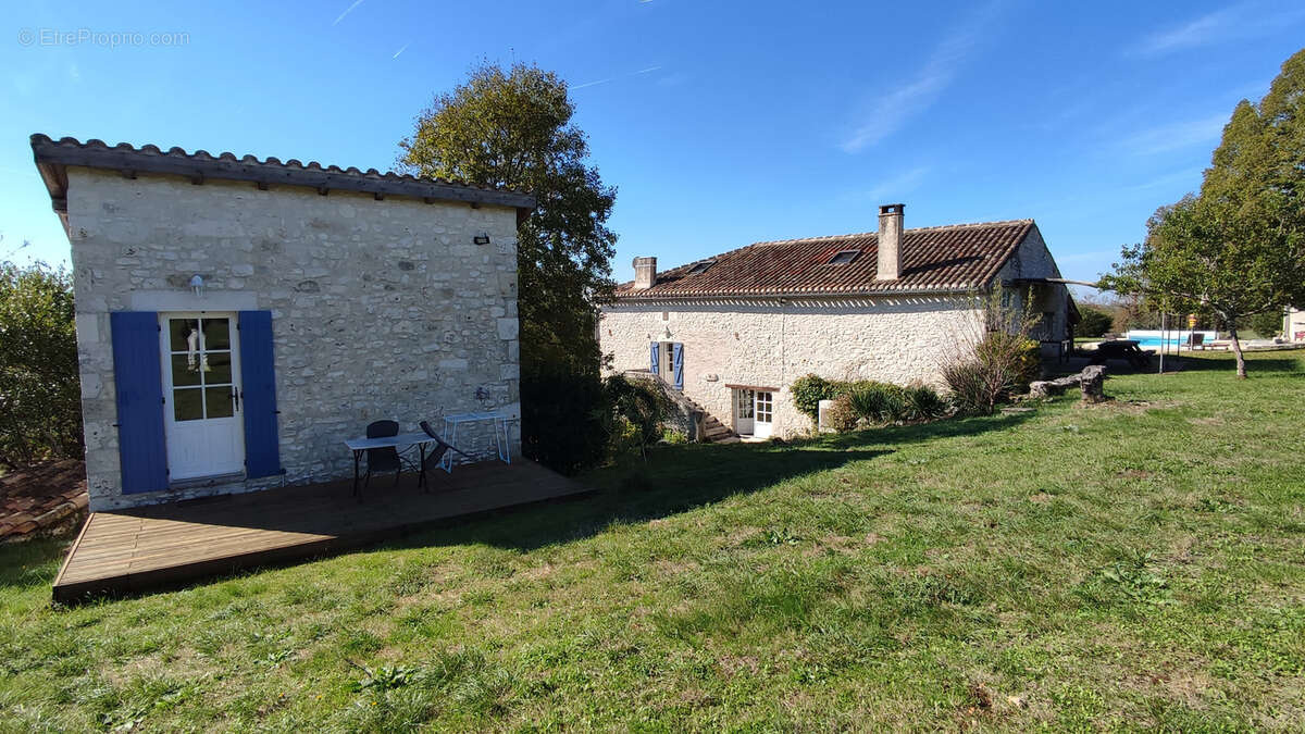 Maison à MONTAIGU-DE-QUERCY