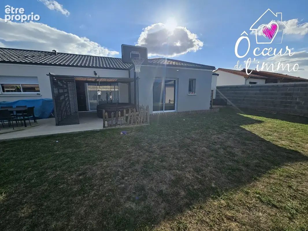 Maison 121 m² à Yzernay  - photo 2
