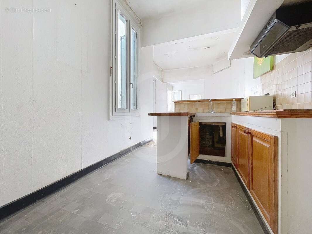MONTPELLIER CENTRE, Appartement avec Charme de l'ancien, T3/4 en duplex dernier étage à rénover ! - photo 7