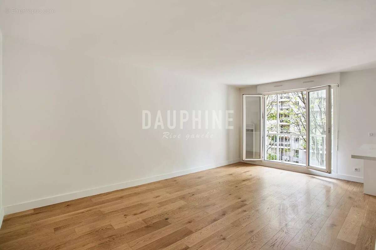 Appartement à COURBEVOIE