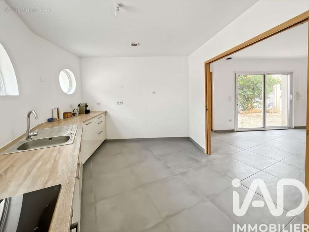 Maison 94 m² à Bagnols-Sur-Ceze  - photo 6