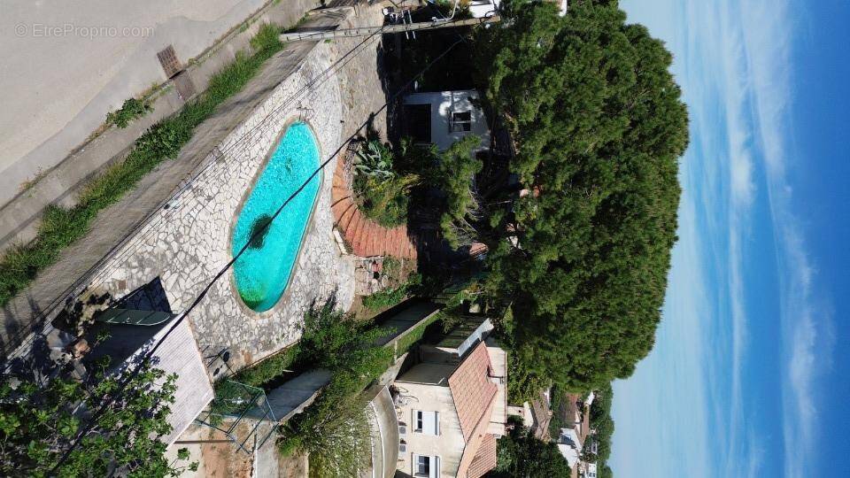 Terrain à MAUGUIO