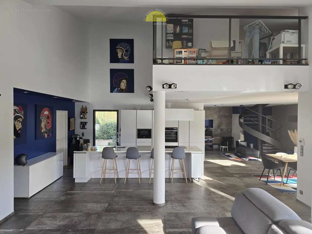 Maison à SAINT-GENIS-DES-FONTAINES