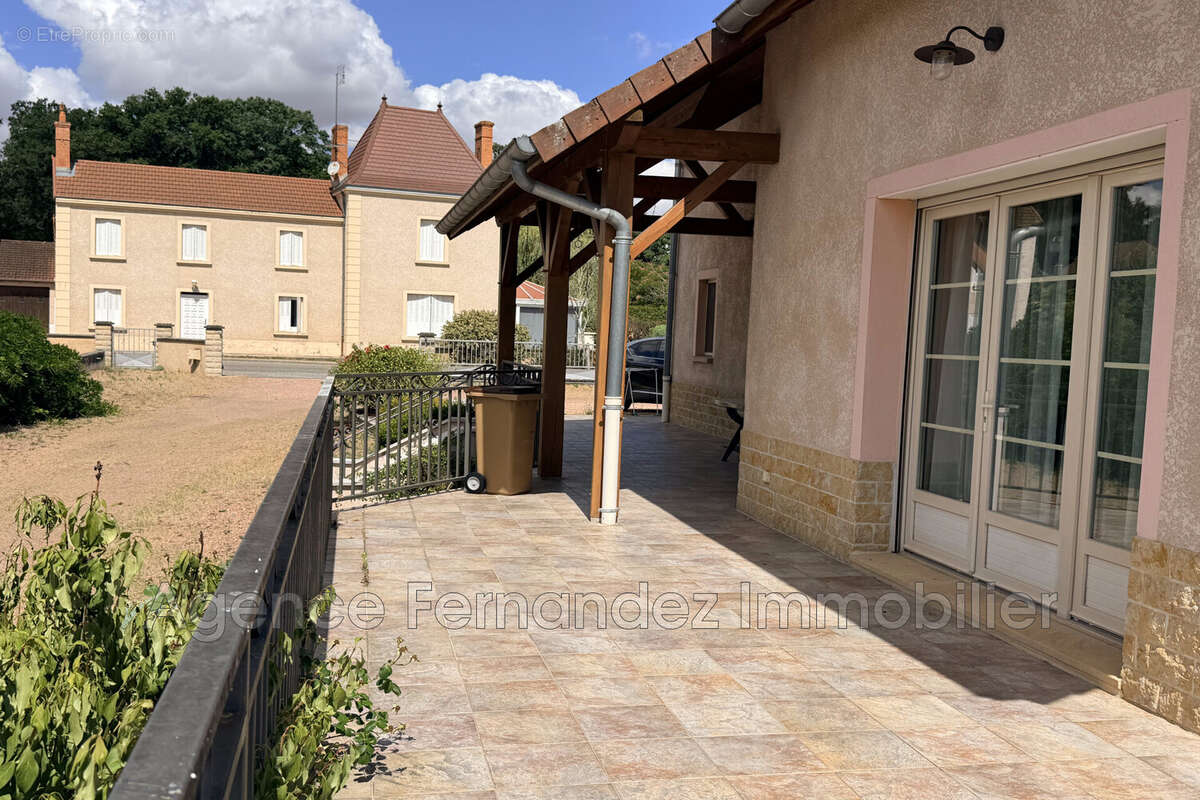 Maison 170 m² à Chenay-Le-Chatel  - photo 5