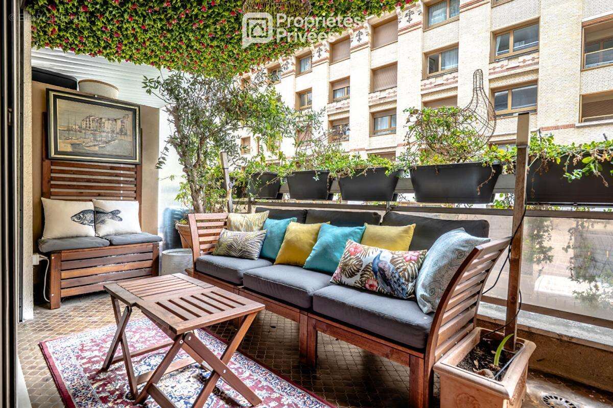 Appartement à PARIS-16E