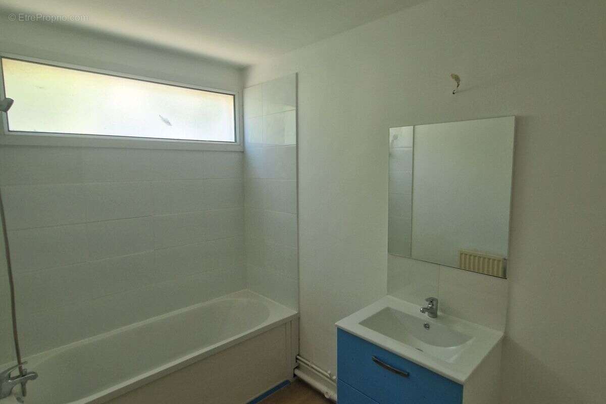 E3477A013L T3 rénové de 72.14m² avec large terrasse de 14m² quartier les matagots - photo 12
