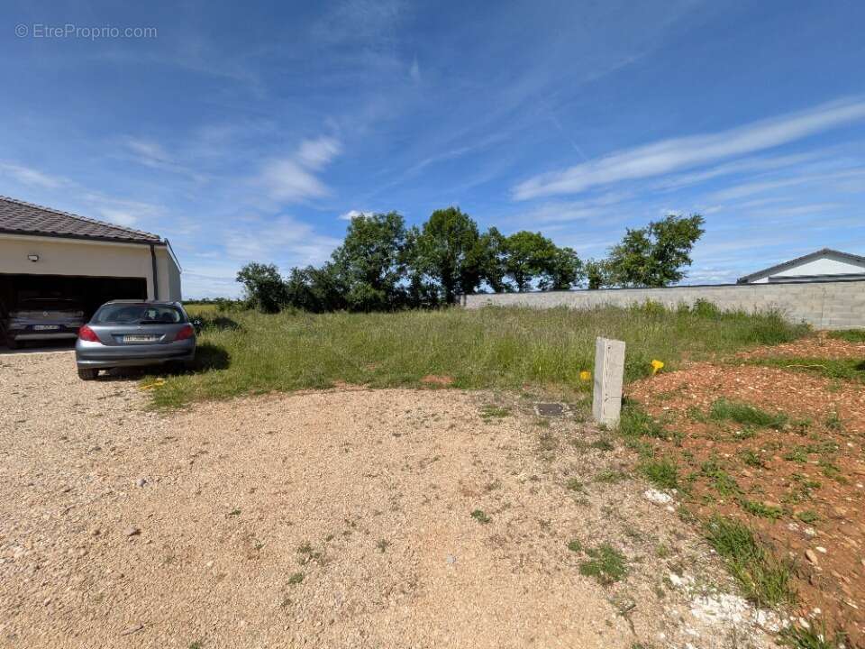 Terrain 542 m² à Blyes  - photo 2