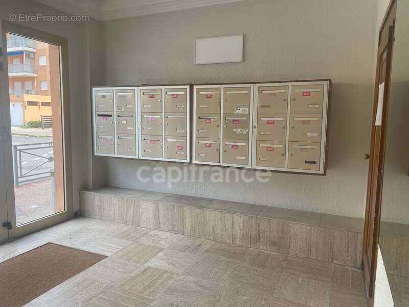 Appartement à vendre 2 pièces HYERES (83) - Port de Hyères - Parking - Terrasses - Cave - photo 23