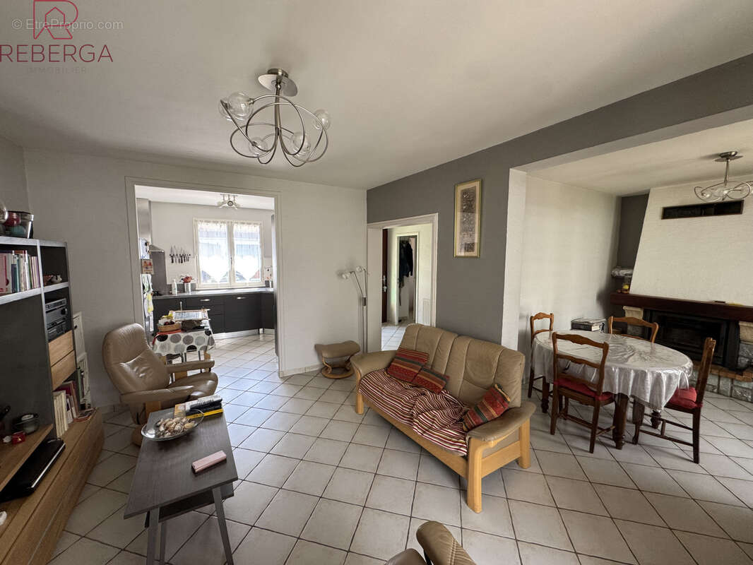 Maison à AUSSILLON