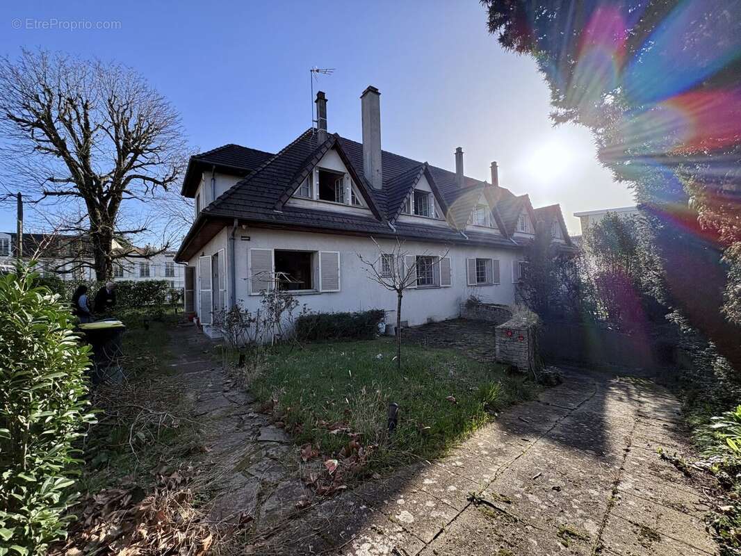 Maison 241 m² à Saint-Maur-Des-Fosses  - photo 7