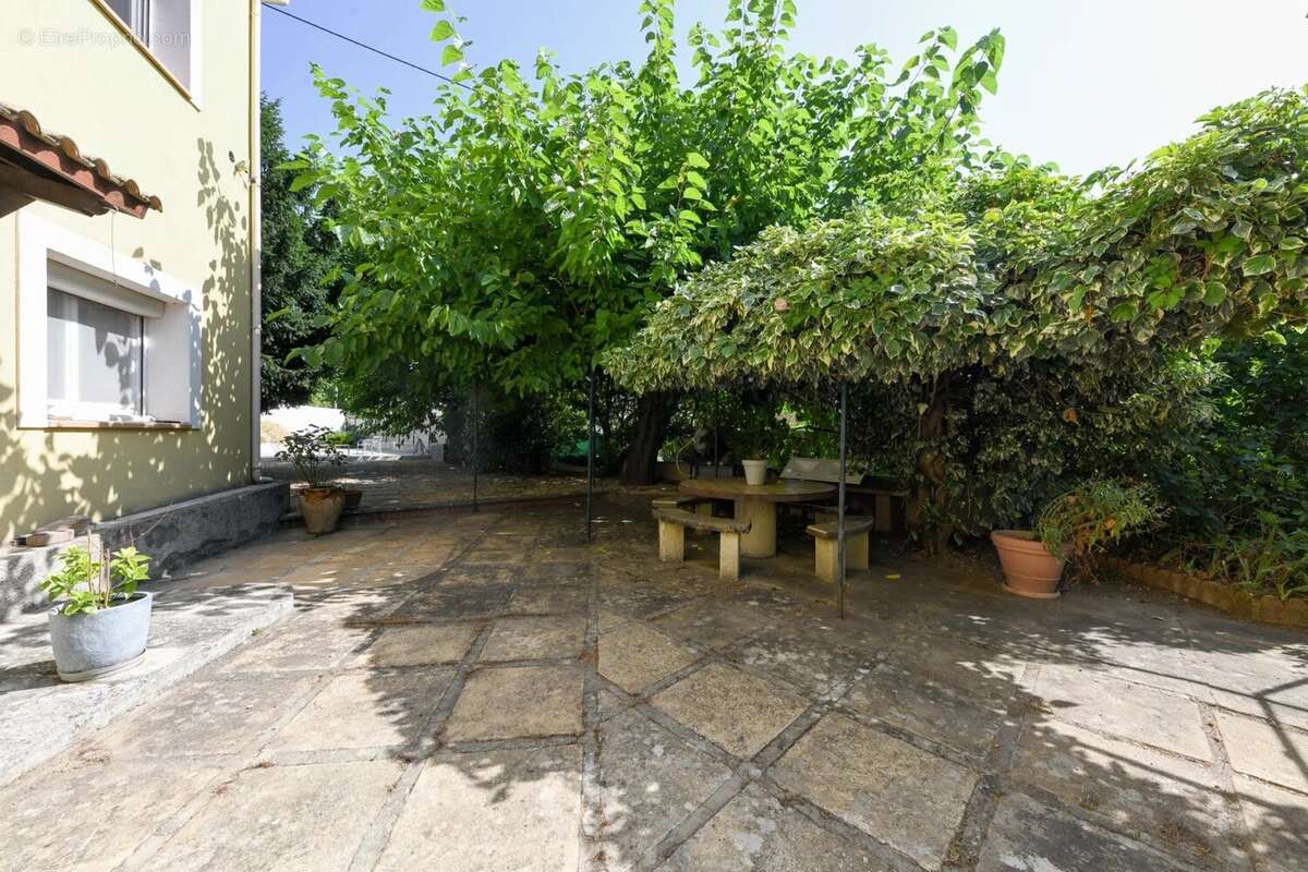 Uzès : Maison avec jardin à 600m du centre historique - photo 5
