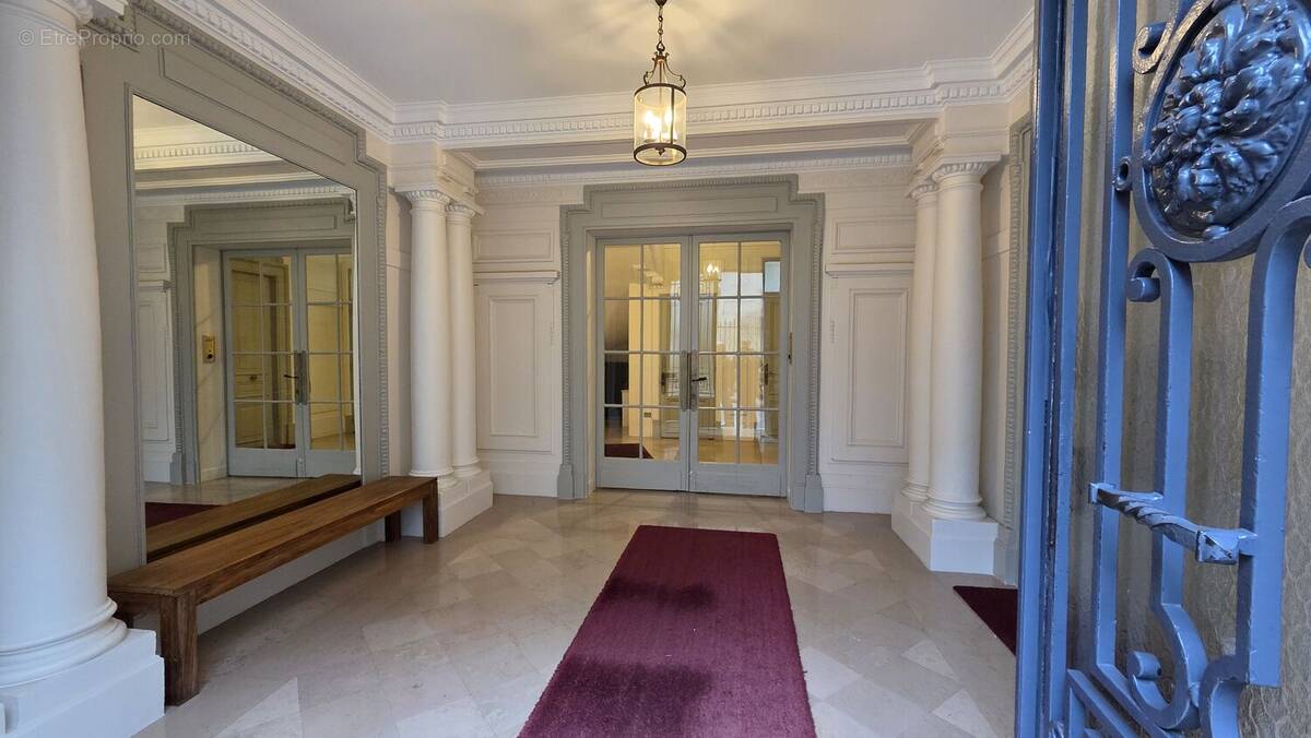 Photo 1 - Commerce à PARIS-16E