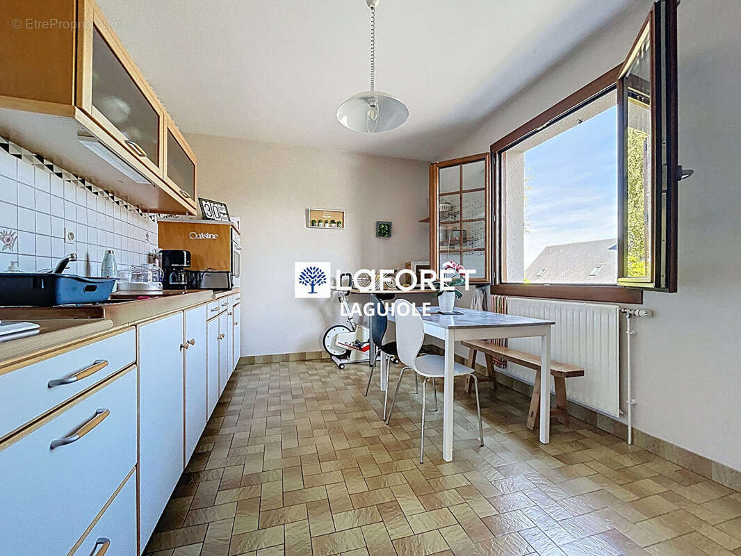 Maison à SAINTE-GENEVIEVE-SUR-ARGENCE