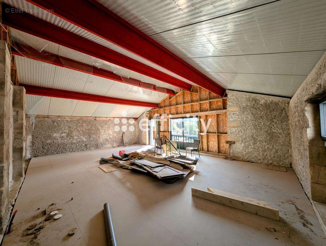 Maison à VENDAYS-MONTALIVET