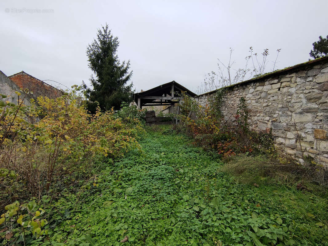 Terrain à NEUILLY-SAINT-FRONT