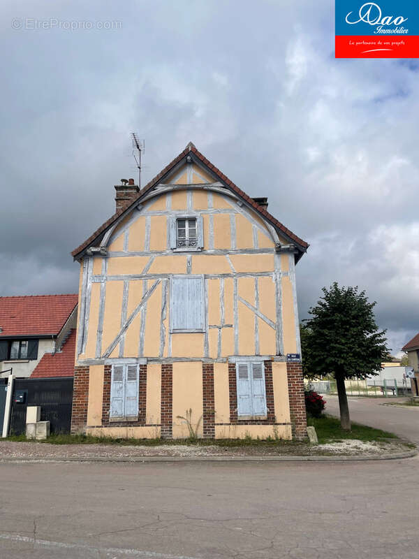 Maison familiale 118 m2 avec garages et terrain à Vaudes - photo 2