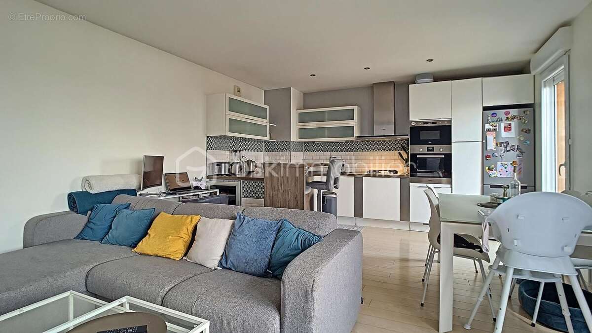 Appartement à LES PAVILLONS-SOUS-BOIS