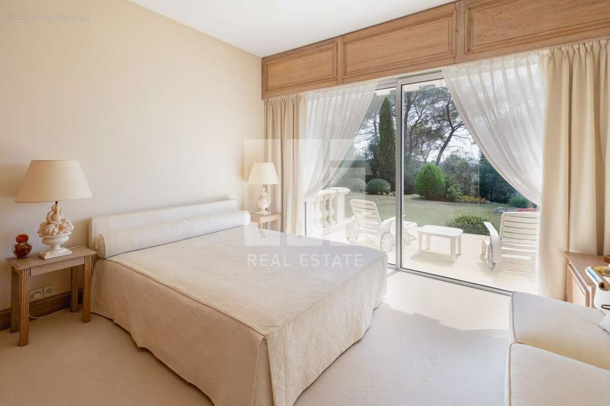 Sole agent - domaine sécurisé - au calme - vue village - photo 12