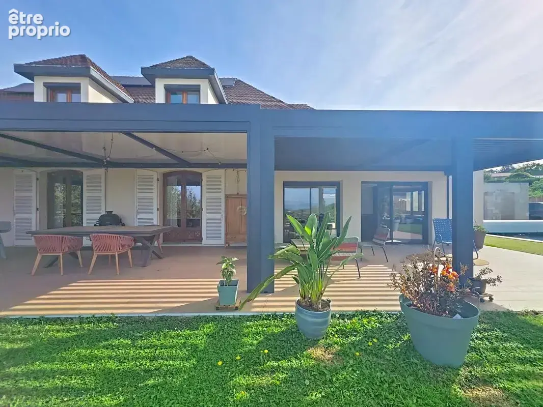Maison - 4 Chambres - Possibilité 5 - Bureau - Sous sol complet - Garage - Piscine - Jardin - Magnifique vue - photo 6