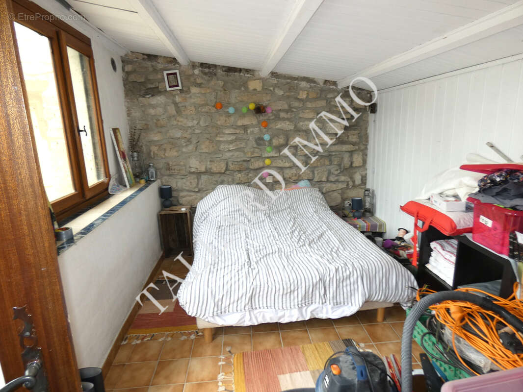 Maison à LARAGNE-MONTEGLIN