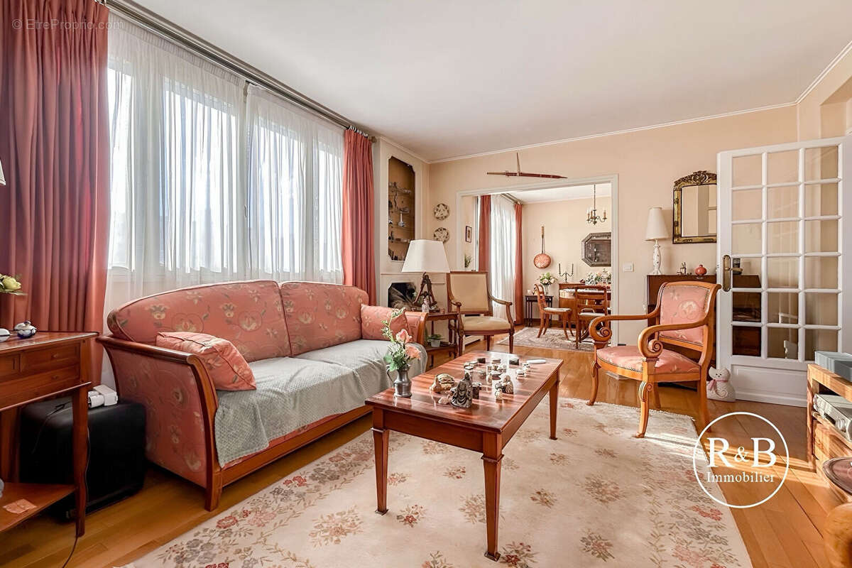 Appartement à LES CLAYES-SOUS-BOIS