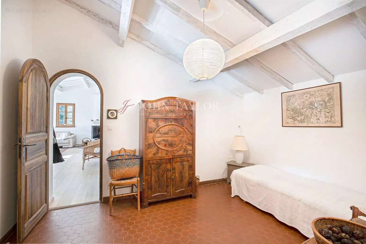 Maison à vendre sur Ménerbes – Vue sur le Luberon, piscine et beau potentiel au calme - photo 10