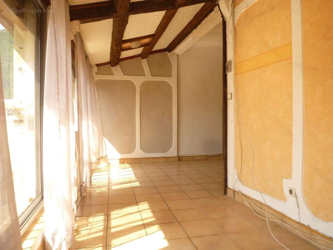 Appartement 90 m²  -  4 pièces + cave - photo 4