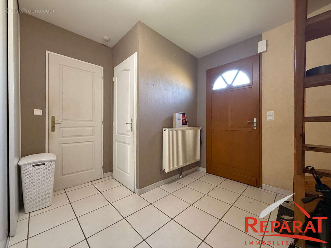 Maison à SAINT-PANTALEON-DE-LARCHE