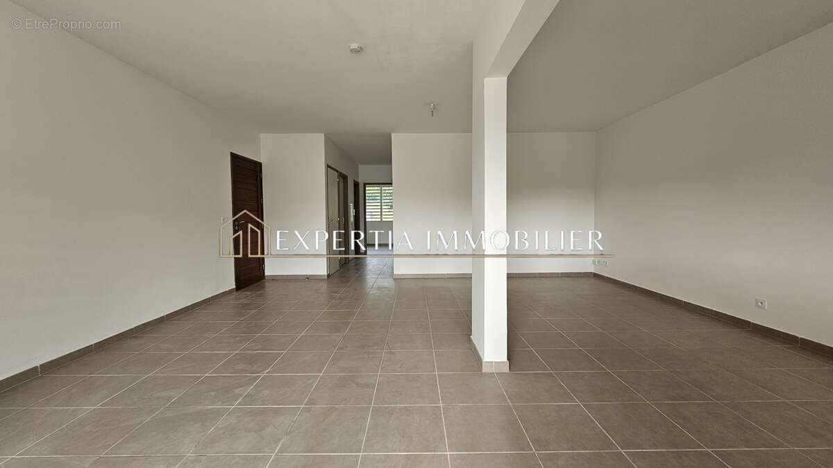 Appartement à REMIRE-MONTJOLY