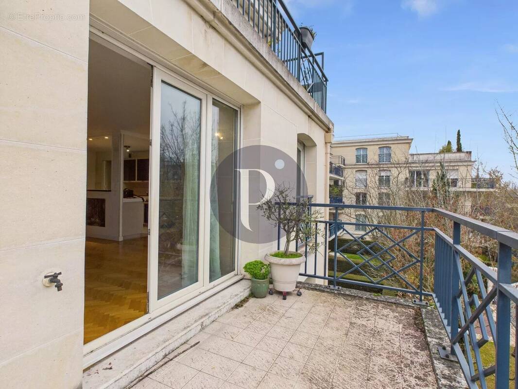 Appartement à LE PLESSIS-ROBINSON