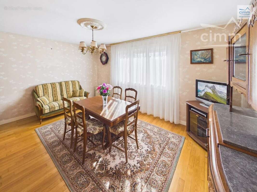 Maison à BOURG-DES-COMPTES