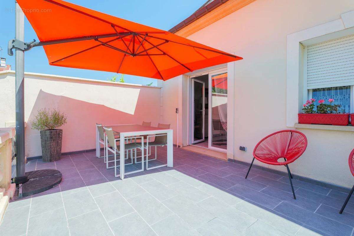 Maison de 7 pièces de 245 m² à Claye-Souilly - photo 7