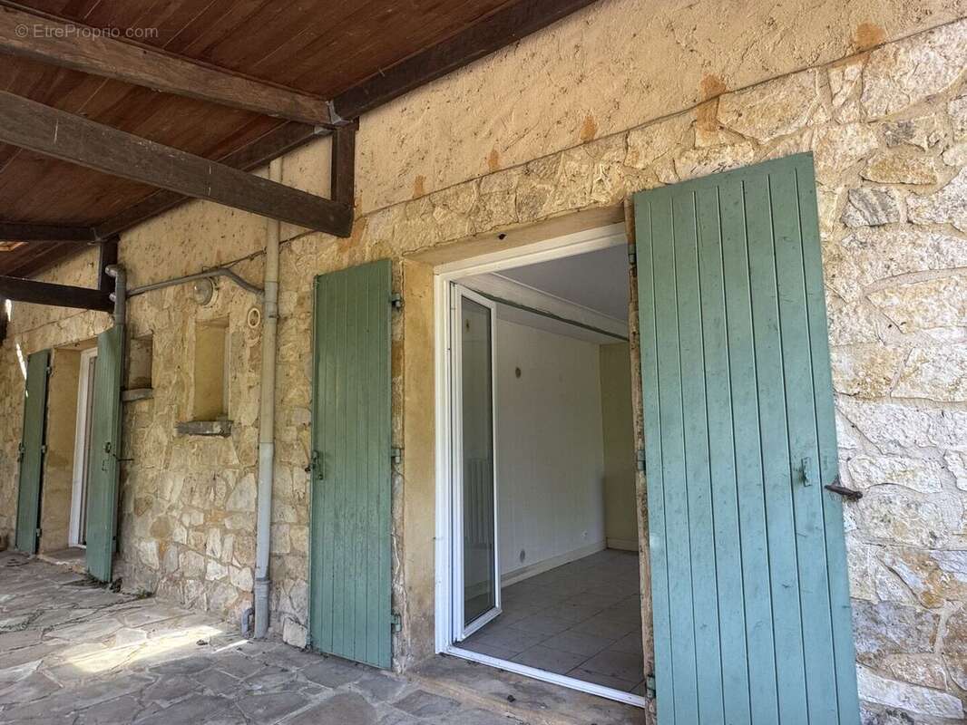 Ensemble immobilier avec maison, deux logements indépendants, atelier et piscine - photo 17