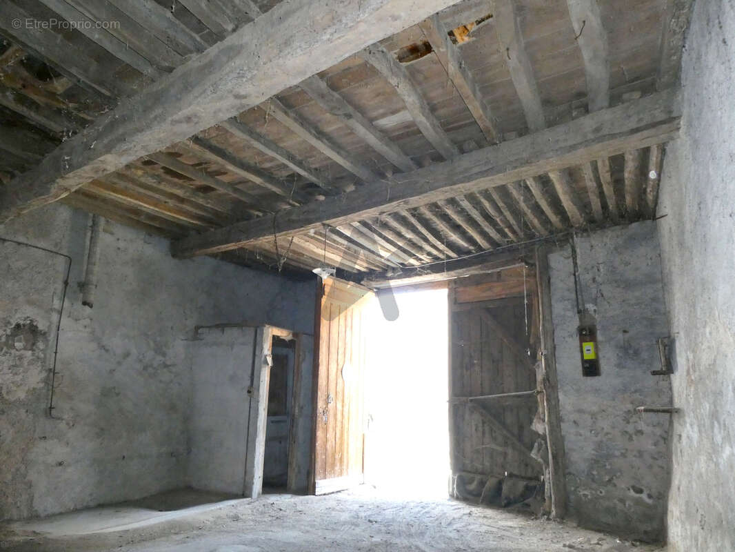 Maison à LONGESSAIGNE