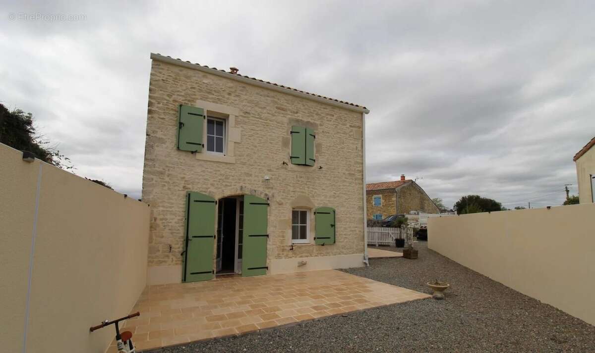 Maison à BREUIL-LA-REORTE