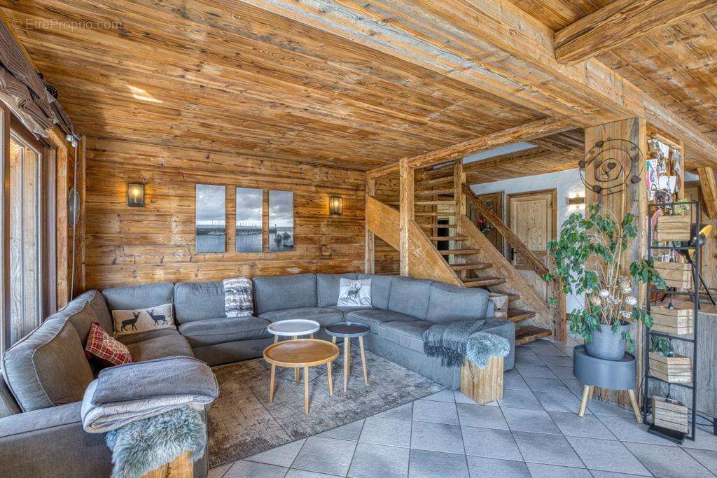 Chalet rénové à proximité de La Clusaz, Vue montagnes avec piscine - photo 11