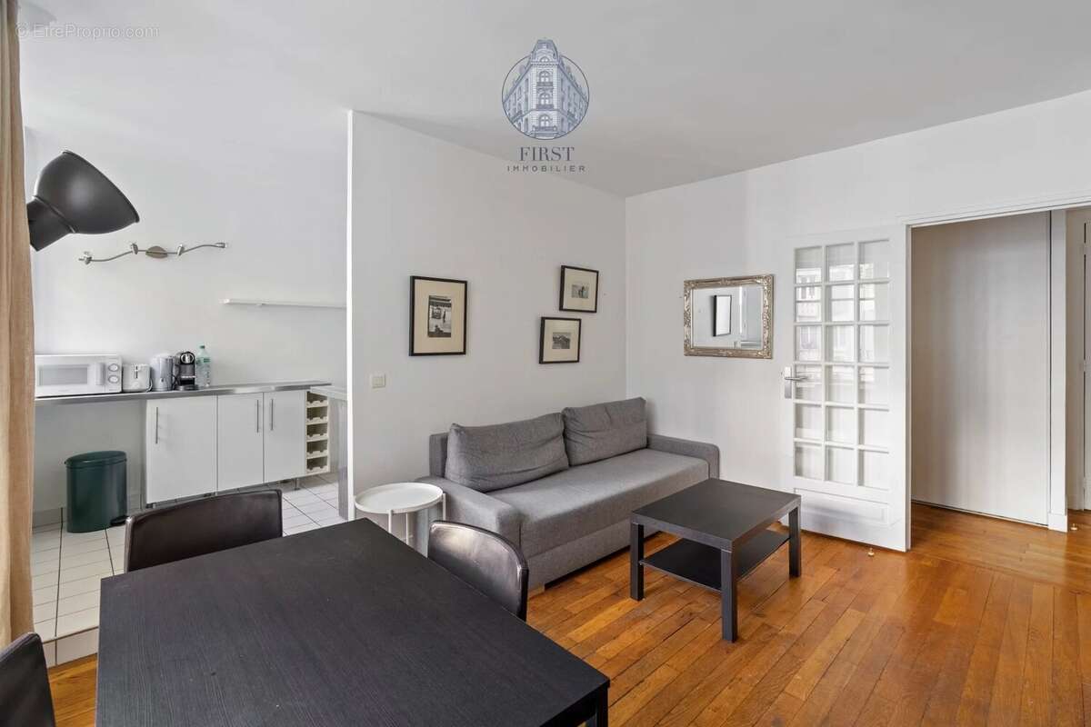 Appartement à PARIS-16E