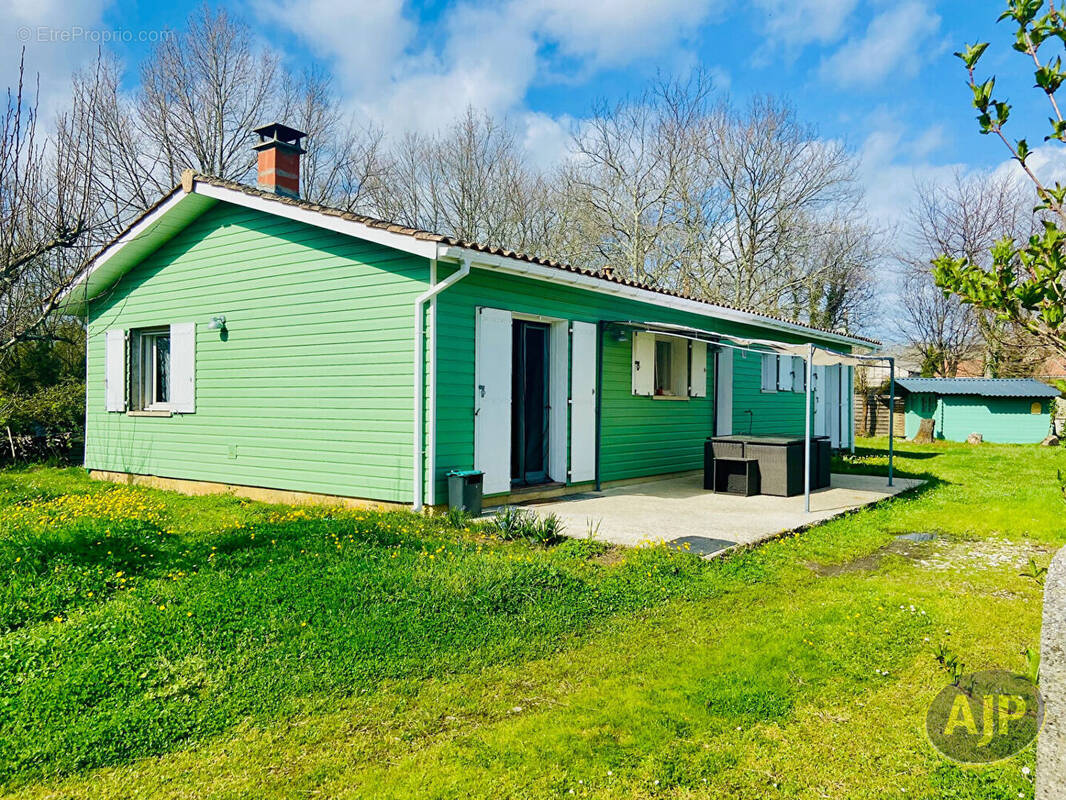 Maison à SAINT-GERMAIN-D'ESTEUIL