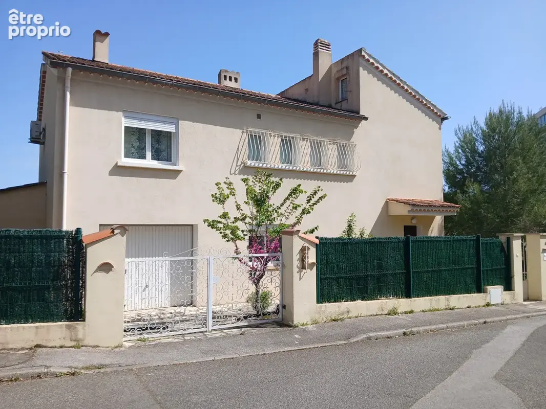 LA GARDE - Maison 6 pièces avec double garage et dépendances - photo 12