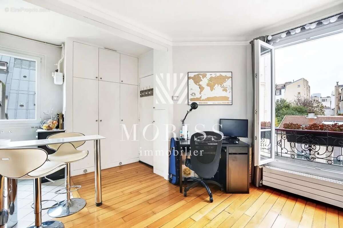Appartement à PARIS-16E