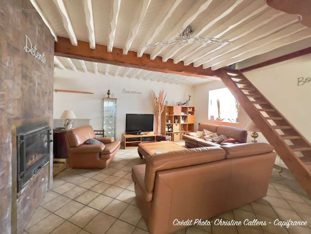 Maison de charme de 151 m² – 4 chambres, jardin, dépendances et beaux volumes à Varennes-sur-Morge - photo 6