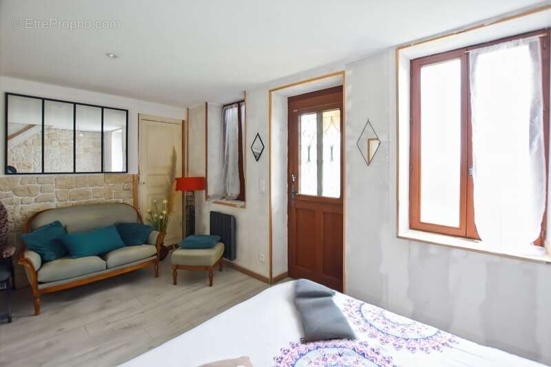 Maison à SAINT-PIERRE-DE-VARENNES