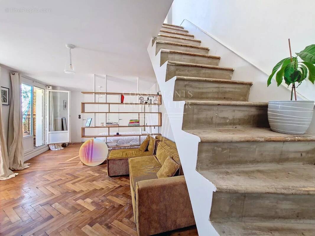 Appartement à PARIS-16E