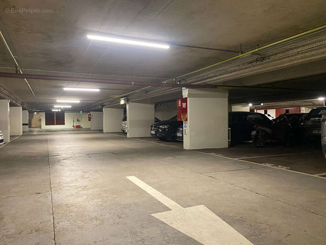 Parking à PARIS-3E