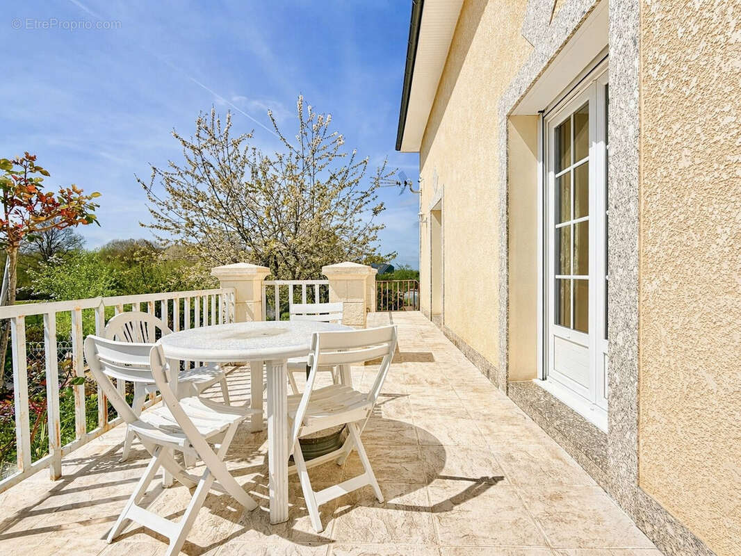 Maison 231 m² à Saint-Georges-De-Mons  - photo 6
