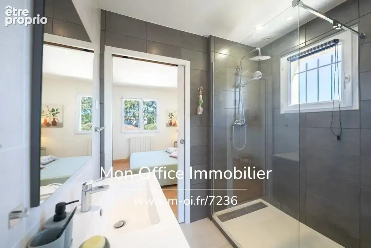 Référence : 7444-YAN - Villa 6 pièces- jardin-piscine-garage - photo 13