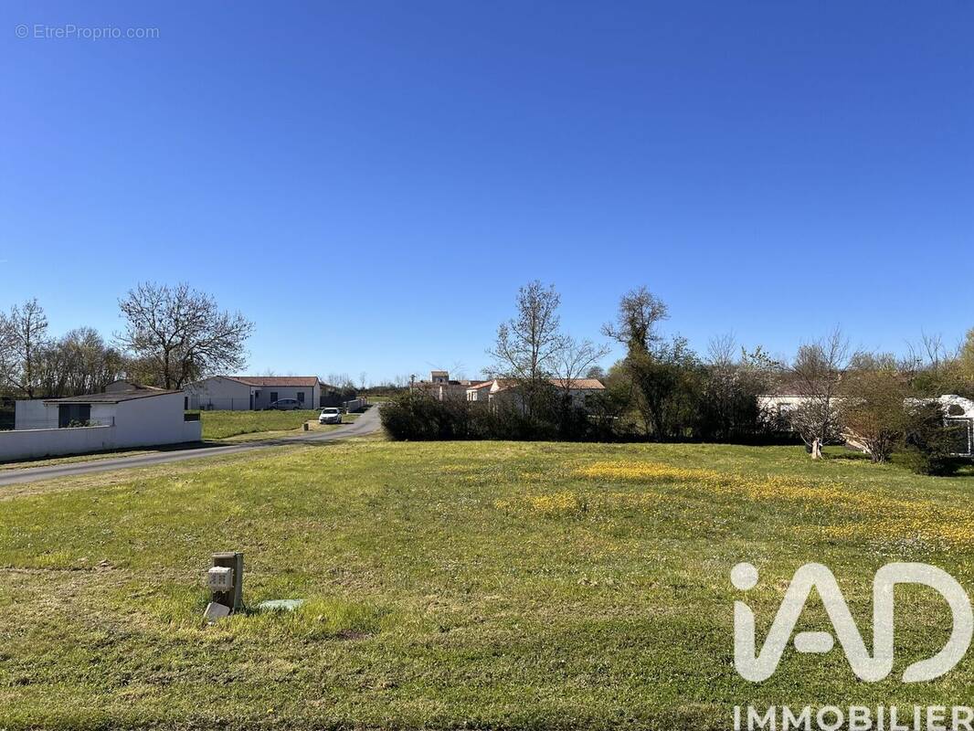 Photo 1 - Terrain à VERNOUX-SUR-BOUTONNE
