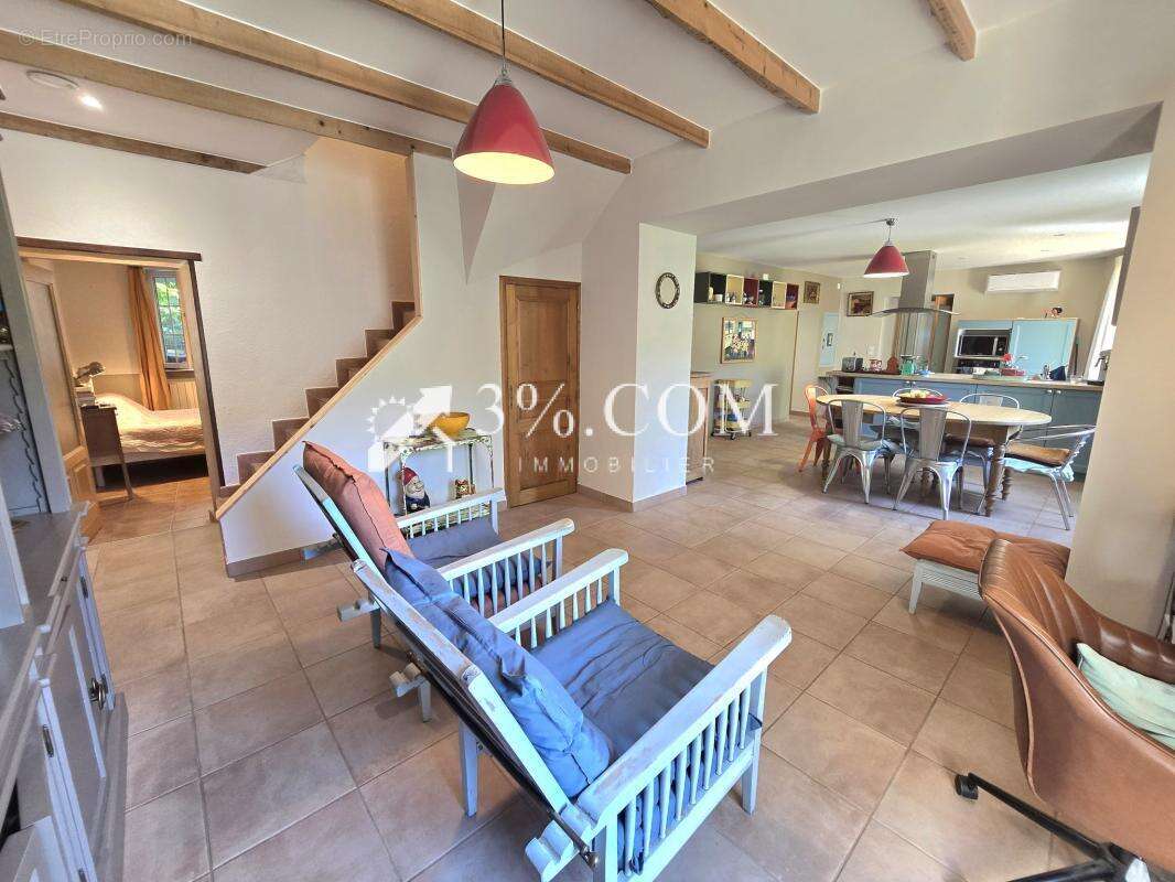 Spacieuse maison en pierre rénovée avec 4 chambres,  jardins - photo 2